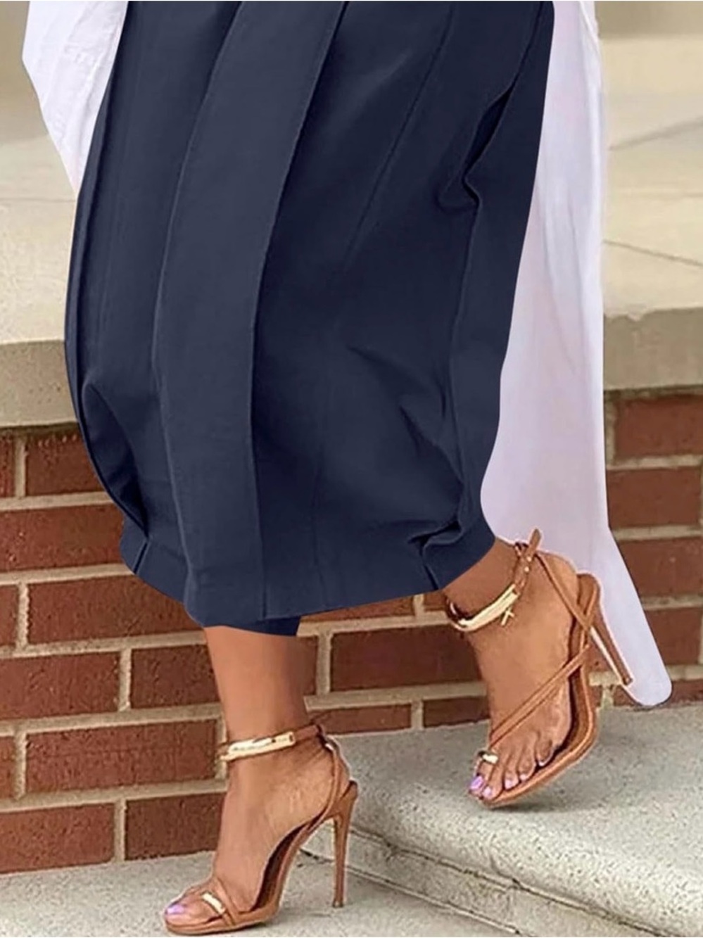 Wide-Leg Pleated Cropped Capri Pants - Navy - Picture 3 of 6